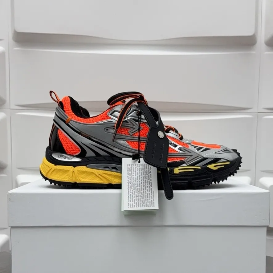 【off- white】P: 720💰Couple style👫, Size: 35-44 (Male 38.45.46 custom-made) High-quality version👊"Out of office" series original mold opening, original lasting, production process 1:1 original version ➰OFF GREY) OFF-WHITE Be Right Back Couple style👫Round toe lace-up arrow pattern low-top lifestyle casual shoes green. A running shoe called the "Be Right Back" sneaker. The design of this sneaker is inspired by Japanese sports aesthetics and craftsmanship, with running performance and principles at its core.